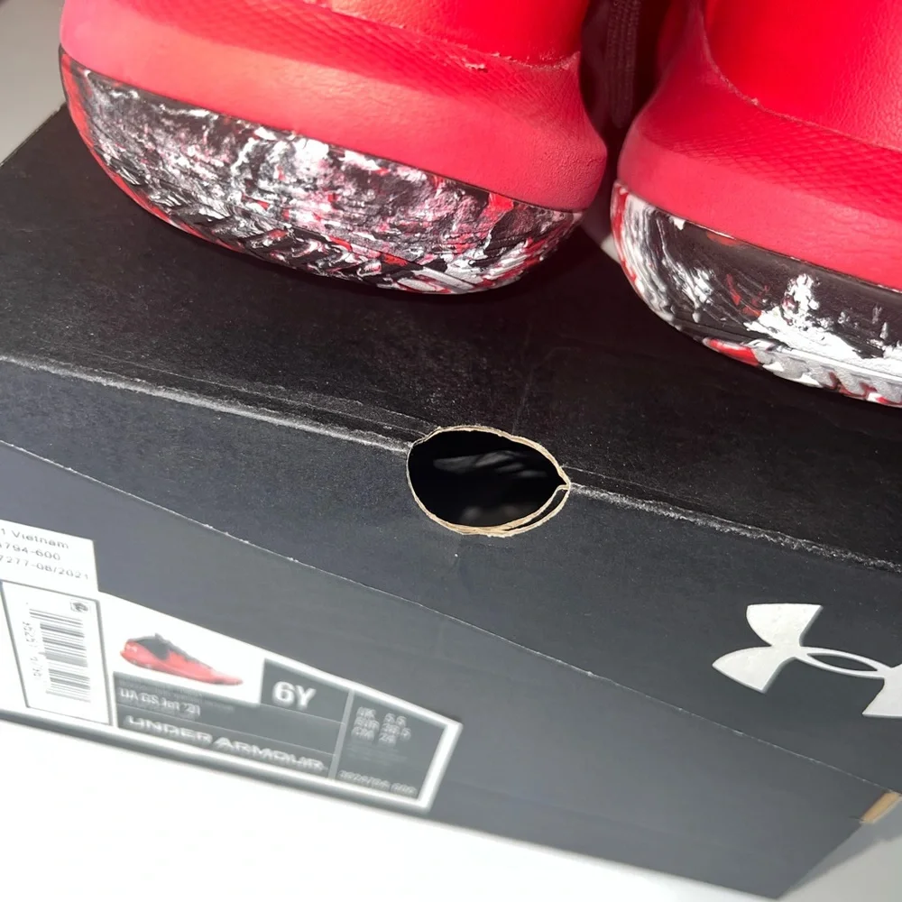 Under Armour Sneakers (Unisex) - Picture 5 of 6